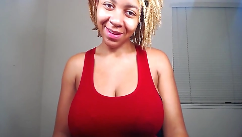 Ebony brunette is making out with her man in the webcam