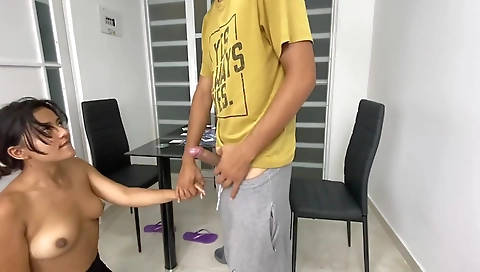 Ebony girl with a big ass gets her pussy stretched