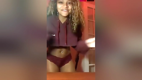 I'm naked on webcam and show off to you the best ass