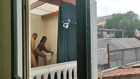 Amateur brunette and ebony hottie have interracial threesome