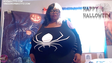 Ebony mature stripper enjoys solo porn videos on web cam