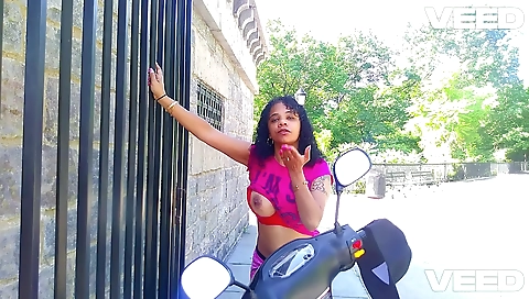 Stunning ebony milf with tattoos enjoys a public stand