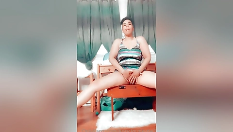 Ebony chick 18+ gets naked and shows off her booty on webcam