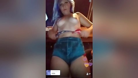 Amateur ebony stripper in striptease showing off her body