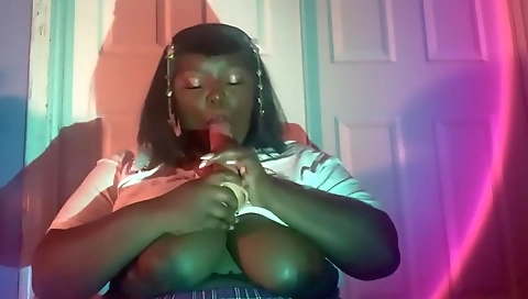 Ebony babe with a sexy body is on webcam and masturbating